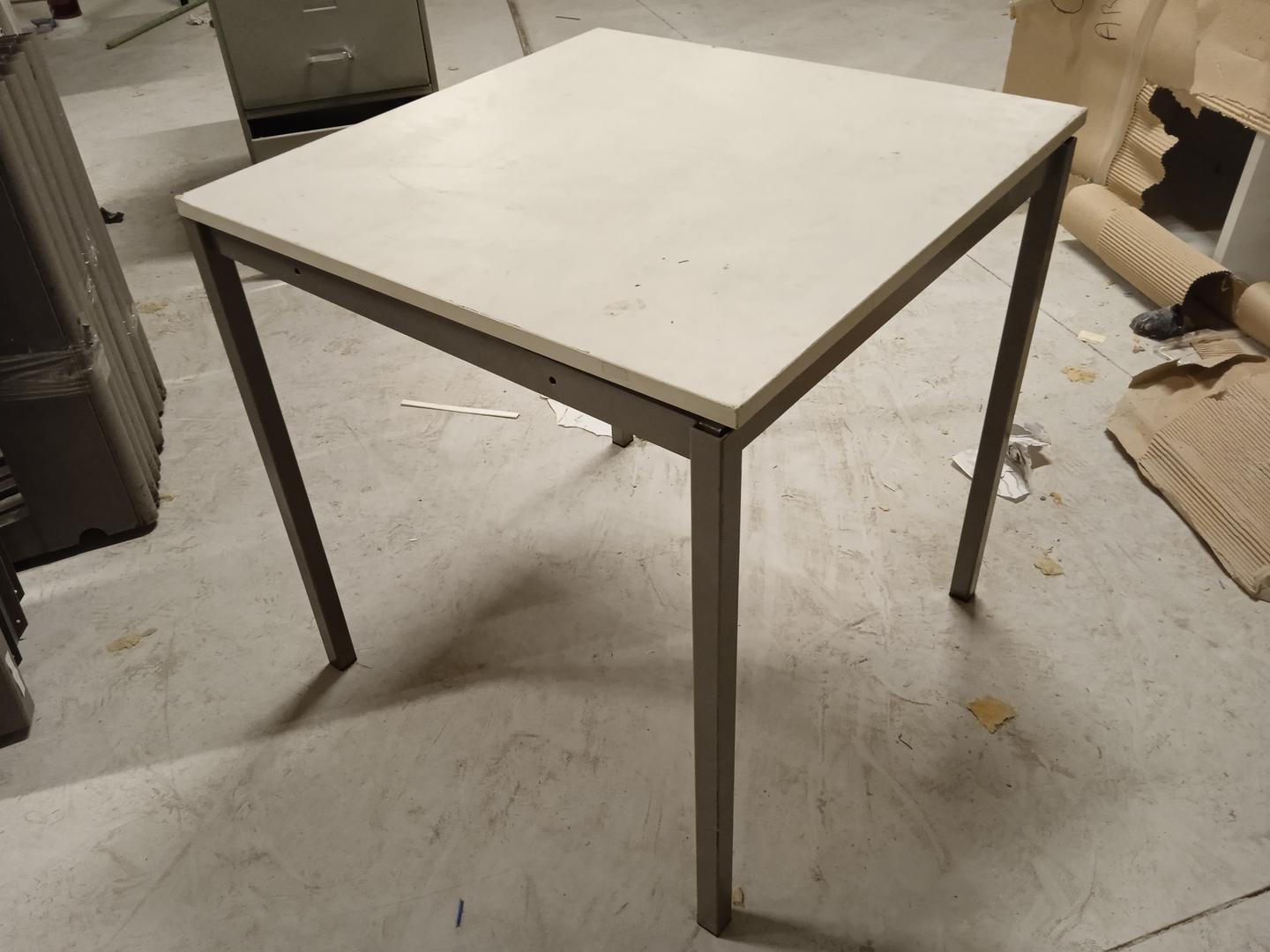 Mesa de Escritório Quadrada em Aço / MDF Cinza 75 cm x 70 cm x 70 cm