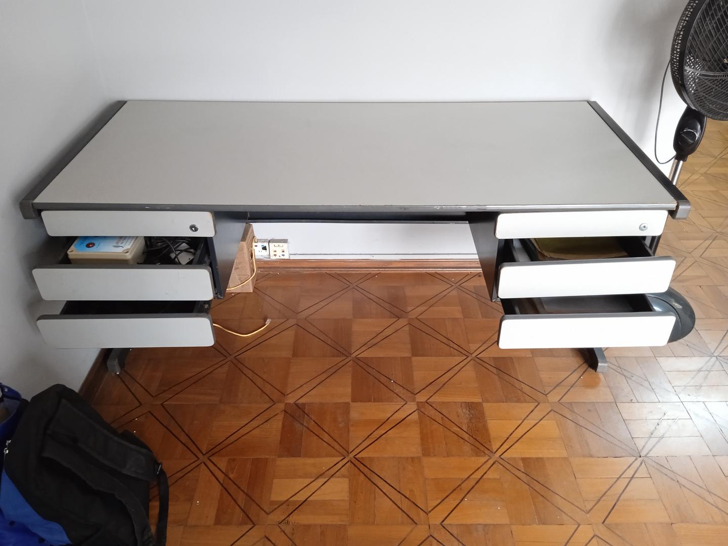 Mesa de Escritório c/ 4 gavetas em MDF Bege 72 cm x 166 cm x 77 cm