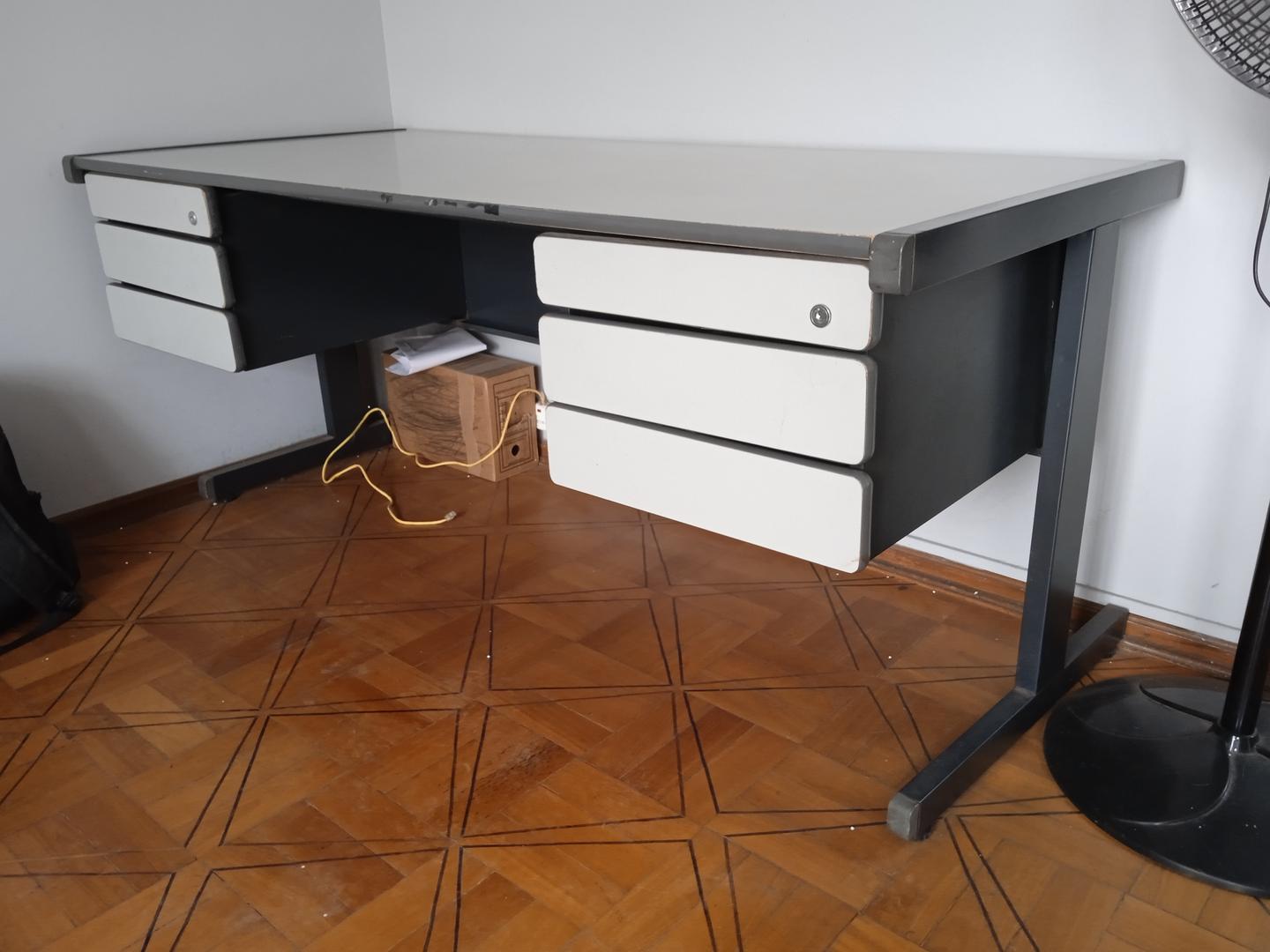 Mesa de Escritório c/ 4 gavetas em MDF Bege 72 cm x 166 cm x 77 cm