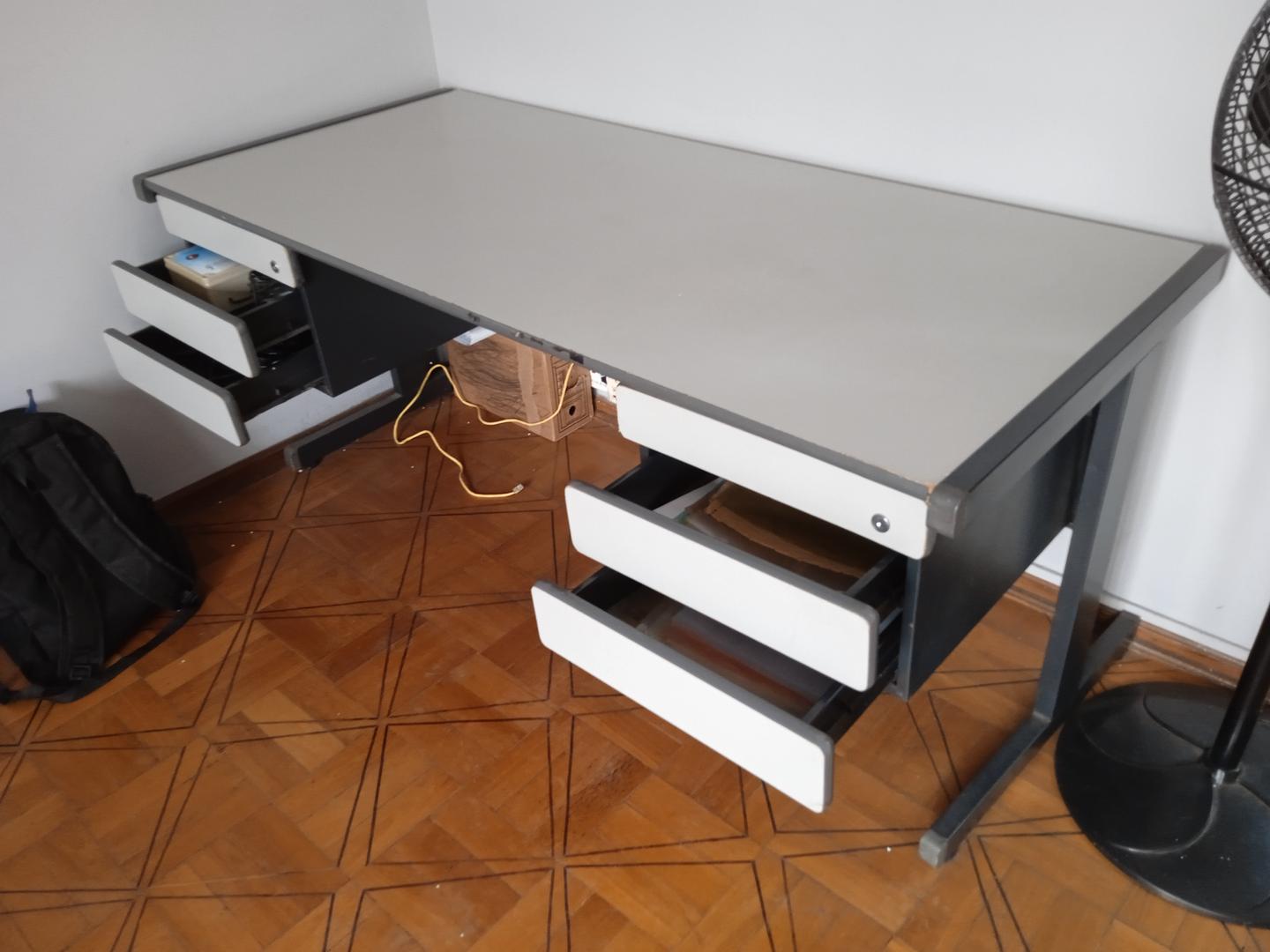 Mesa de Escritório c/ 4 gavetas em MDF Bege 72 cm x 166 cm x 77 cm