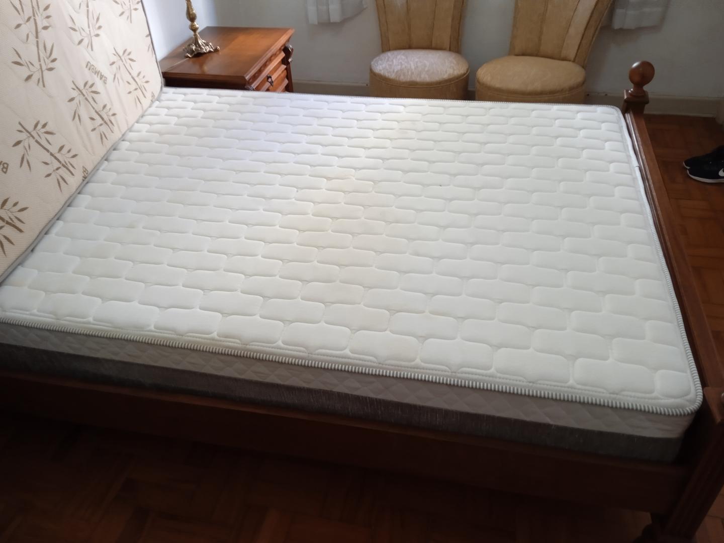 Colchão de Casal em Tecido Branco 23 cm x 140 cm x 188 cm