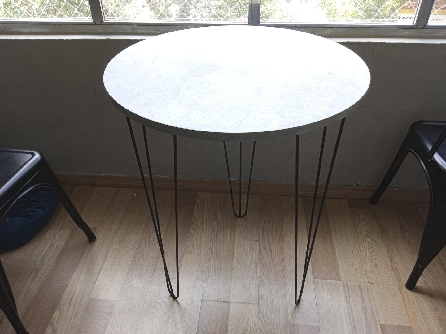 Mesa de apoio redonda em Aço / MDF Cinza 76 cm x 60 cm x 60 cm