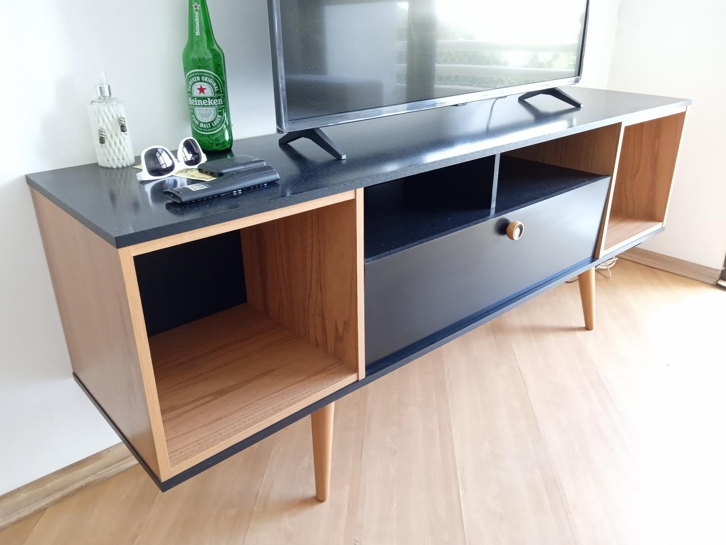 Rack c/ 2 nichos e 1 porta em MDF Preto 62 cm x 160 cm x 38 cm