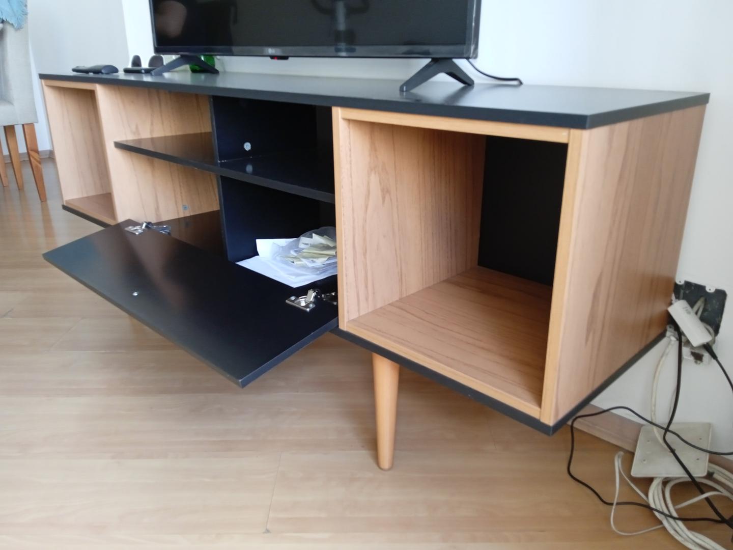 Rack c/ 2 nichos e 1 porta em MDF Preto 62 cm x 160 cm x 38 cm