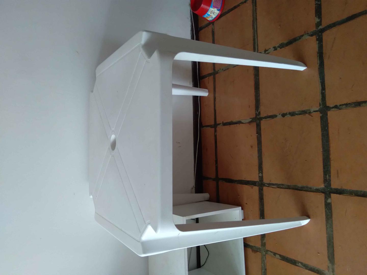 Mesa de plástico  em Plástico Branco 70 cm x 70 cm x 70 cm