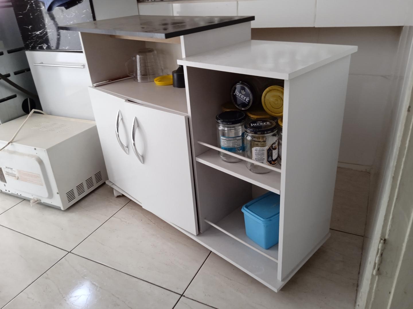 Armário baixo de cozinha c/ 2 portas  3 nichos e rodas em MDF Branco