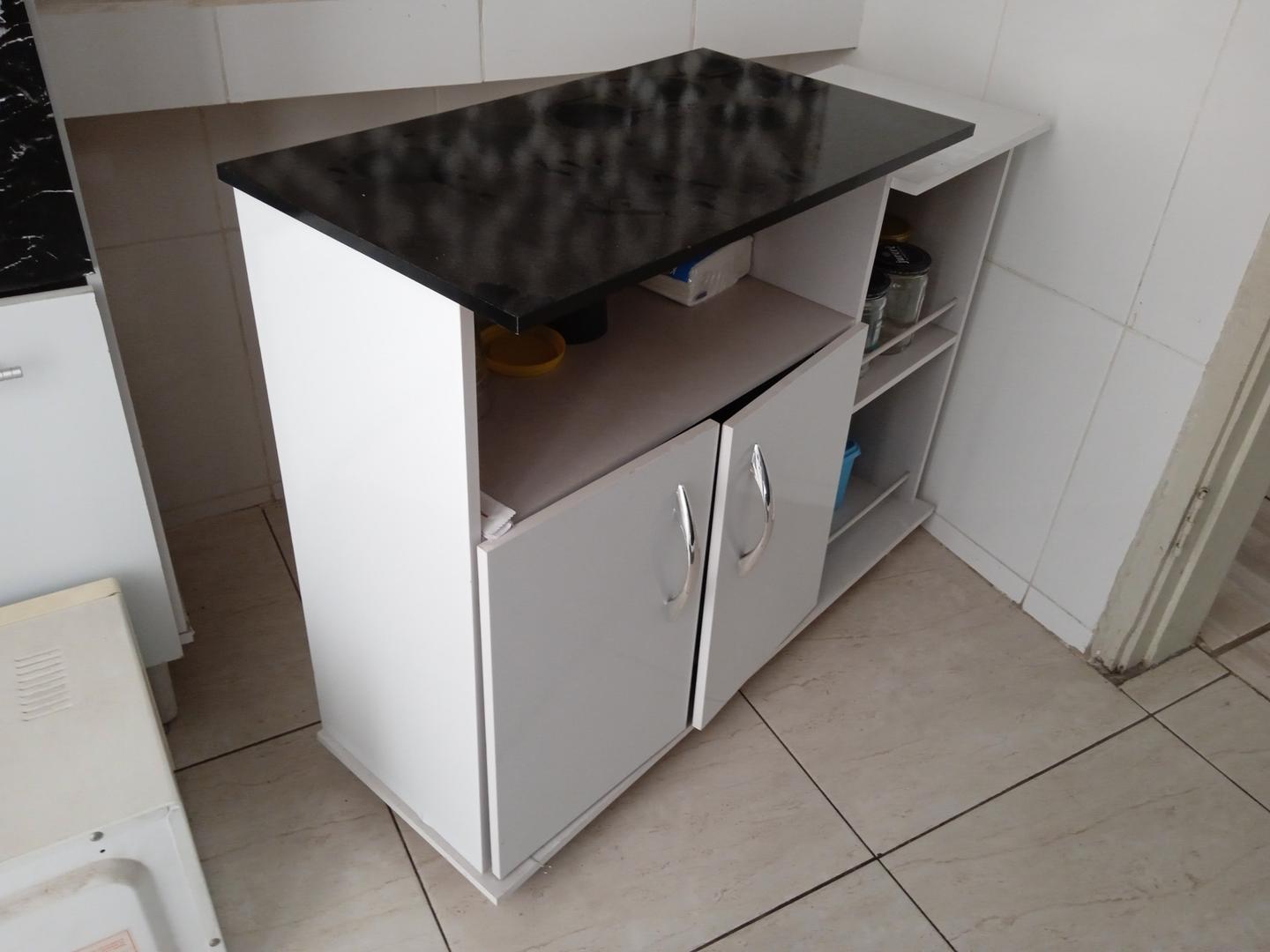 Armário baixo de cozinha c/ 2 portas  3 nichos e rodas em MDF Branco