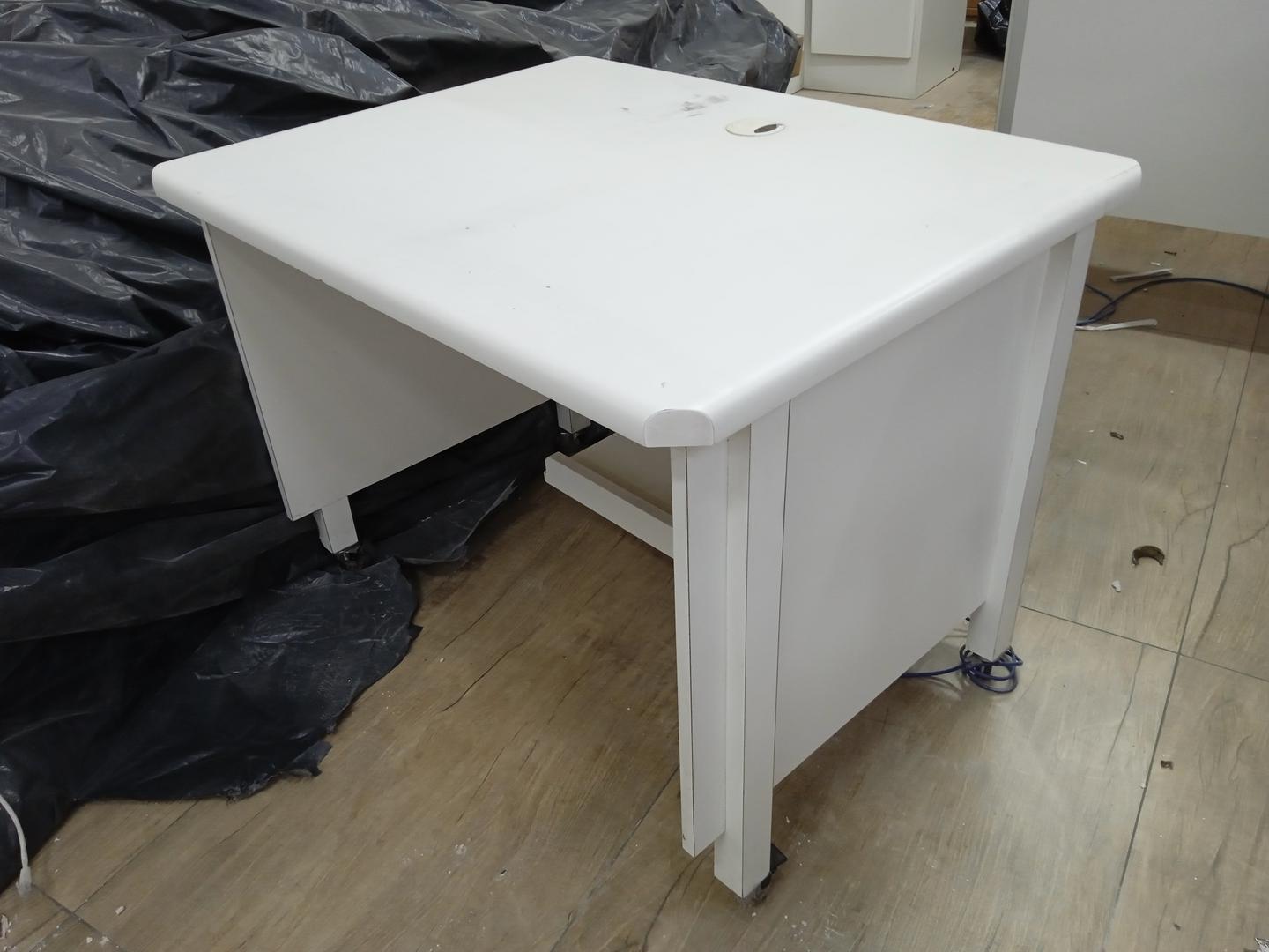 Mesa de Escritório c/ rodas em MDF Branco 70 cm x 90 cm x 70 cm