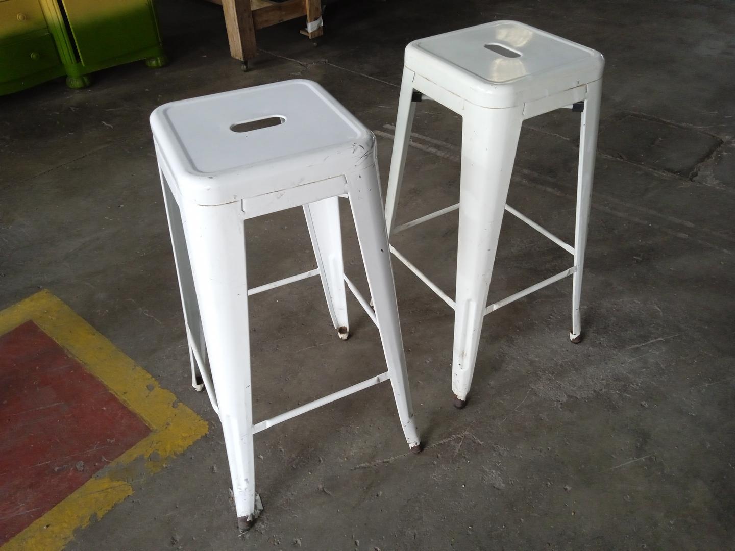 Banqueta alta em Aço Branco 76 cm x 43 cm x 43 cm