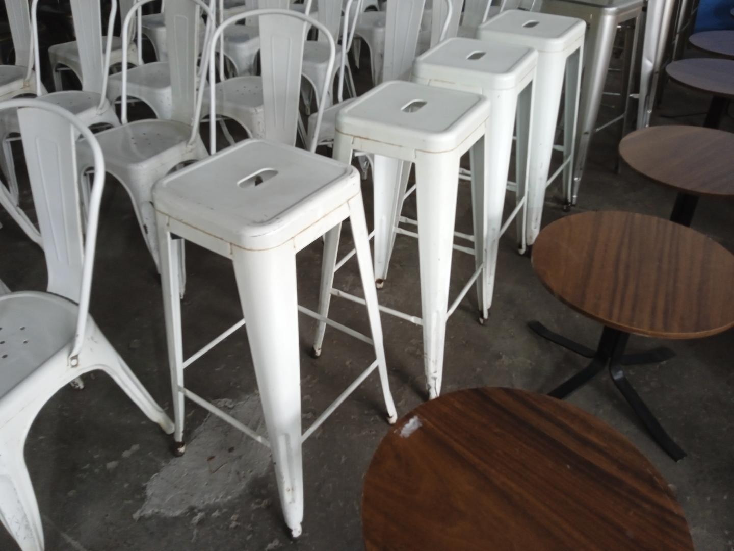 Banqueta alta em Aço Branco 76 cm x 43 cm x 43 cm