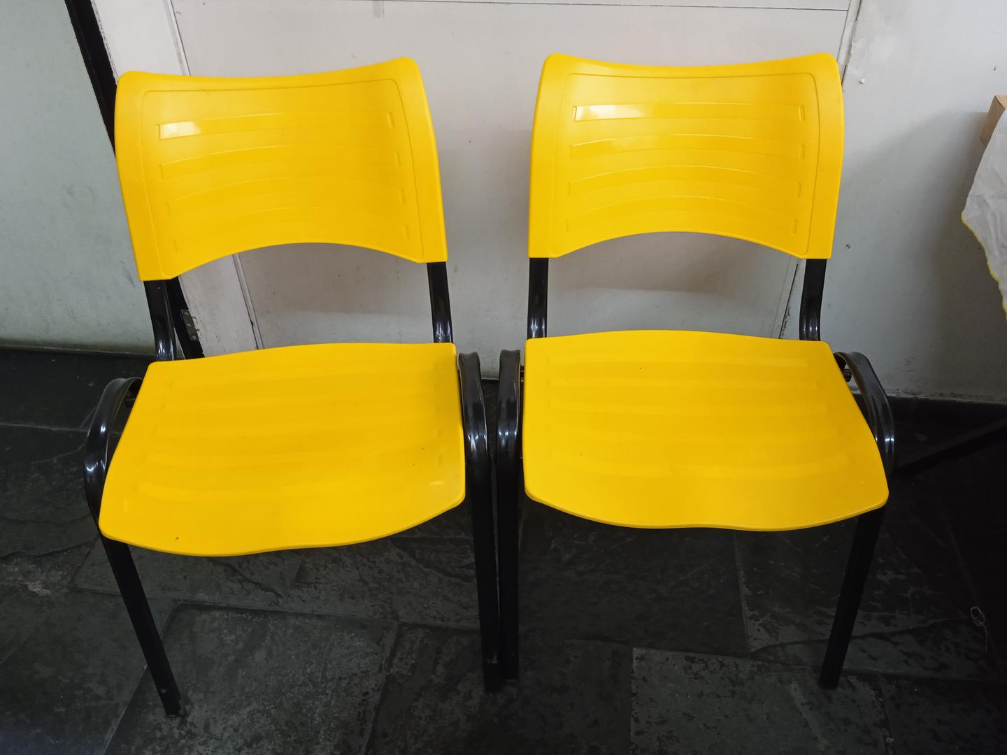 Cadeira fixa s/ braços em Plástico / Aço Amarelo 80 cm x 53 cm x 56 cm