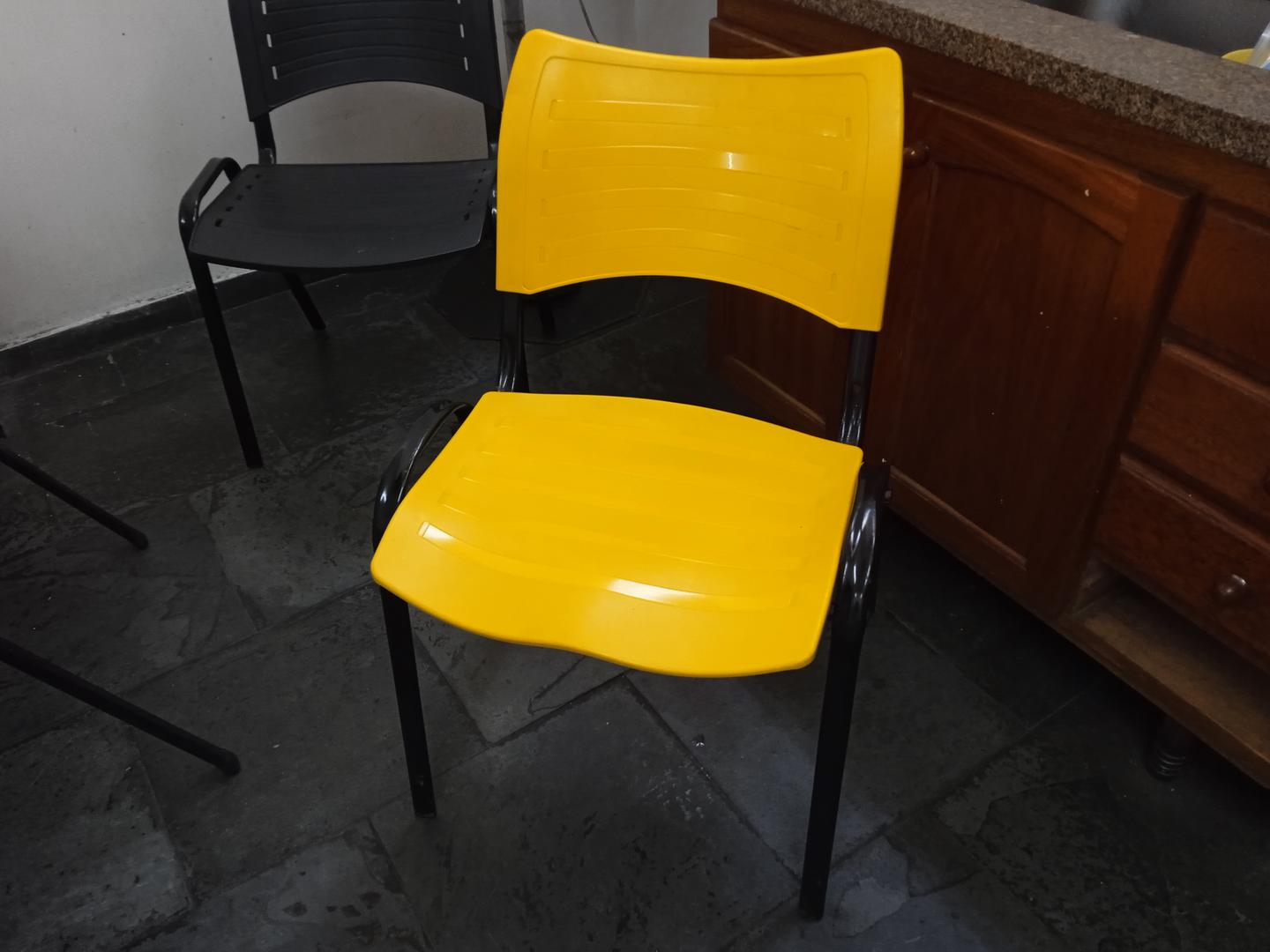 Cadeira fixa s/ braços em Plástico / Aço Amarelo 80 cm x 53 cm x 56 cm