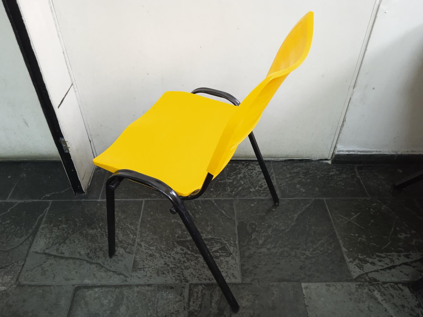 Cadeira fixa s/ braços em Plástico / Aço Amarelo 80 cm x 53 cm x 56 cm