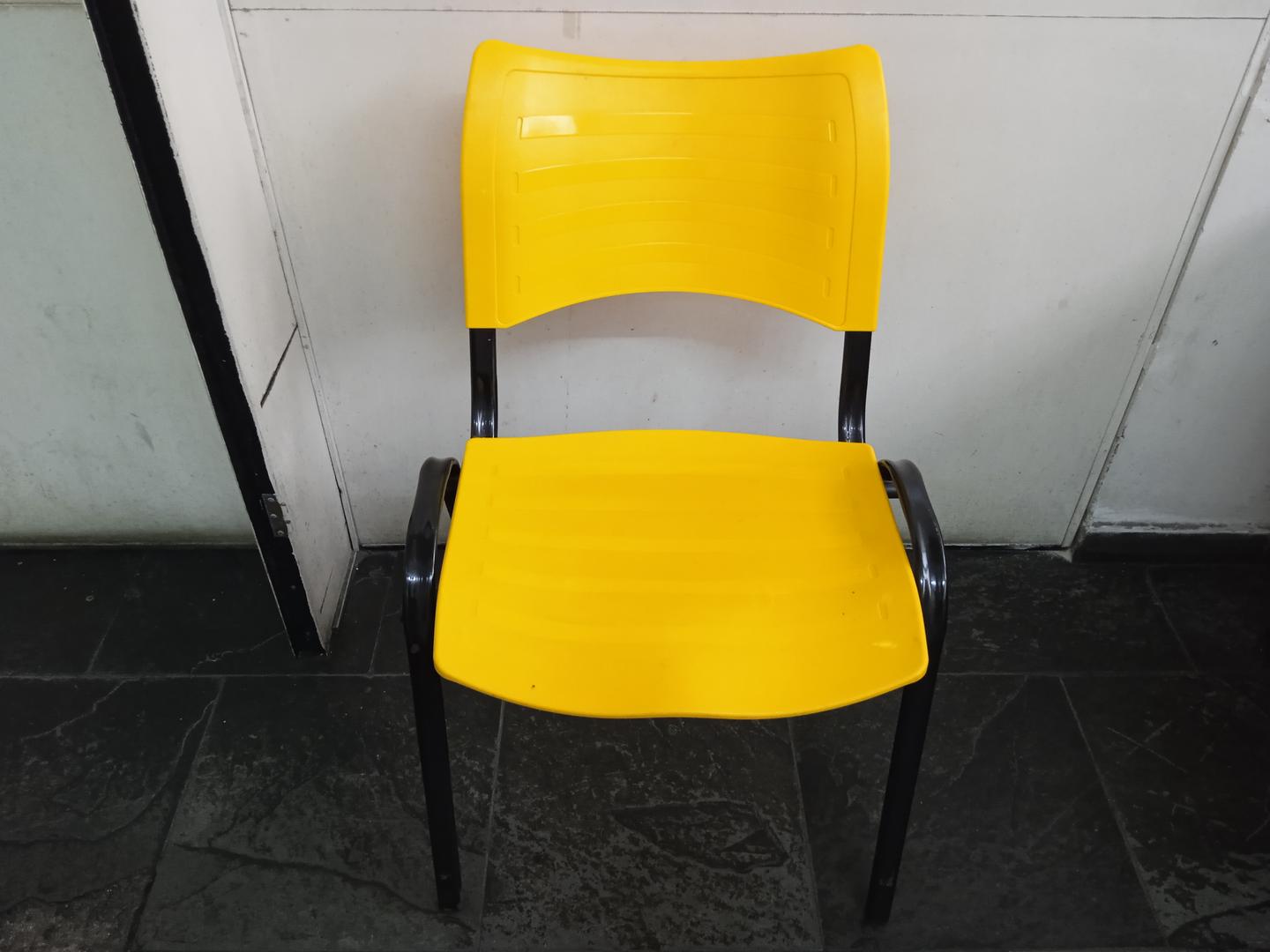 Cadeira fixa s/ braços em Plástico / Aço Amarelo 80 cm x 53 cm x 56 cm