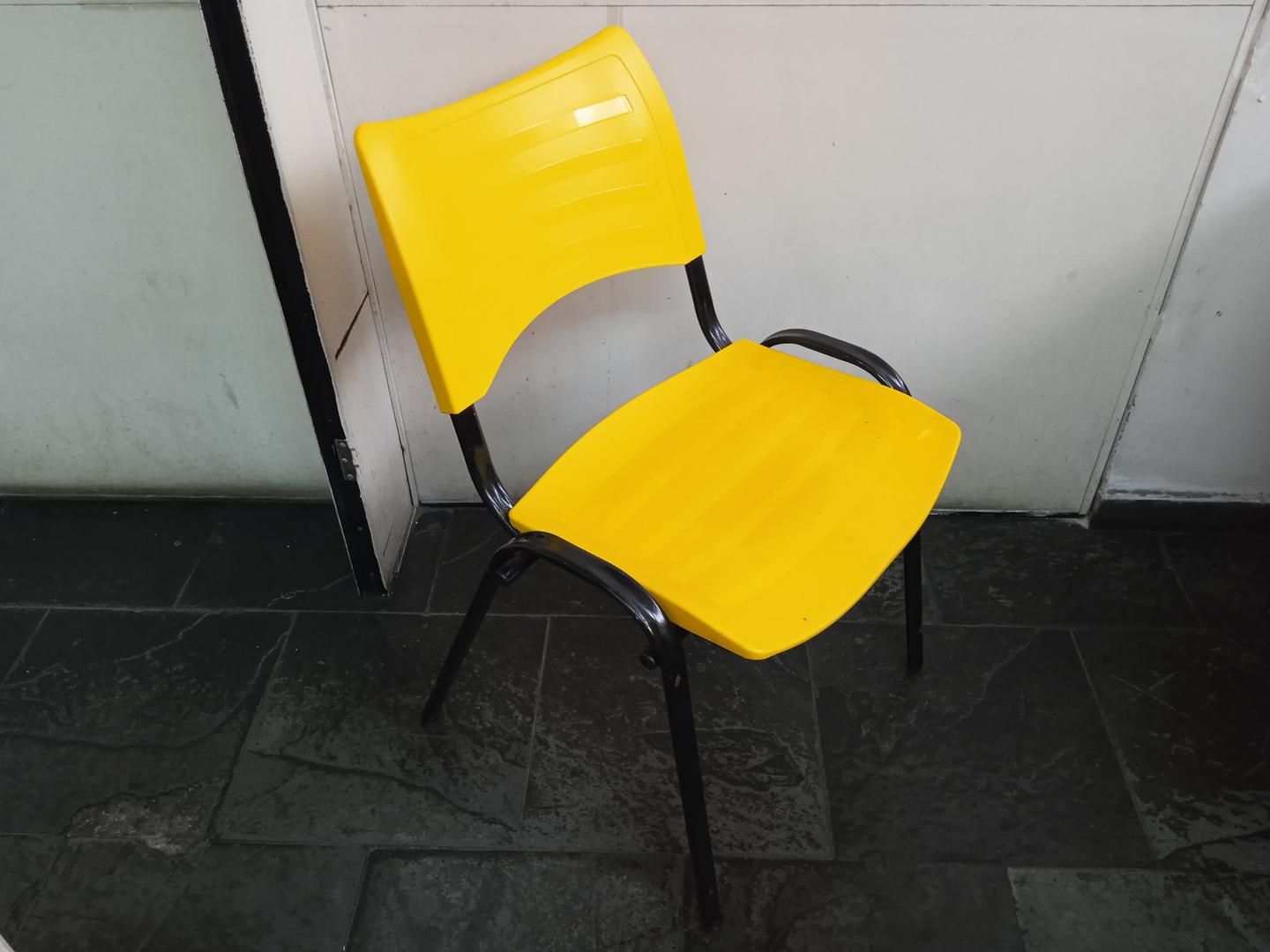 Cadeira fixa s/ braços em Plástico / Aço Amarelo 80 cm x 53 cm x 56 cm