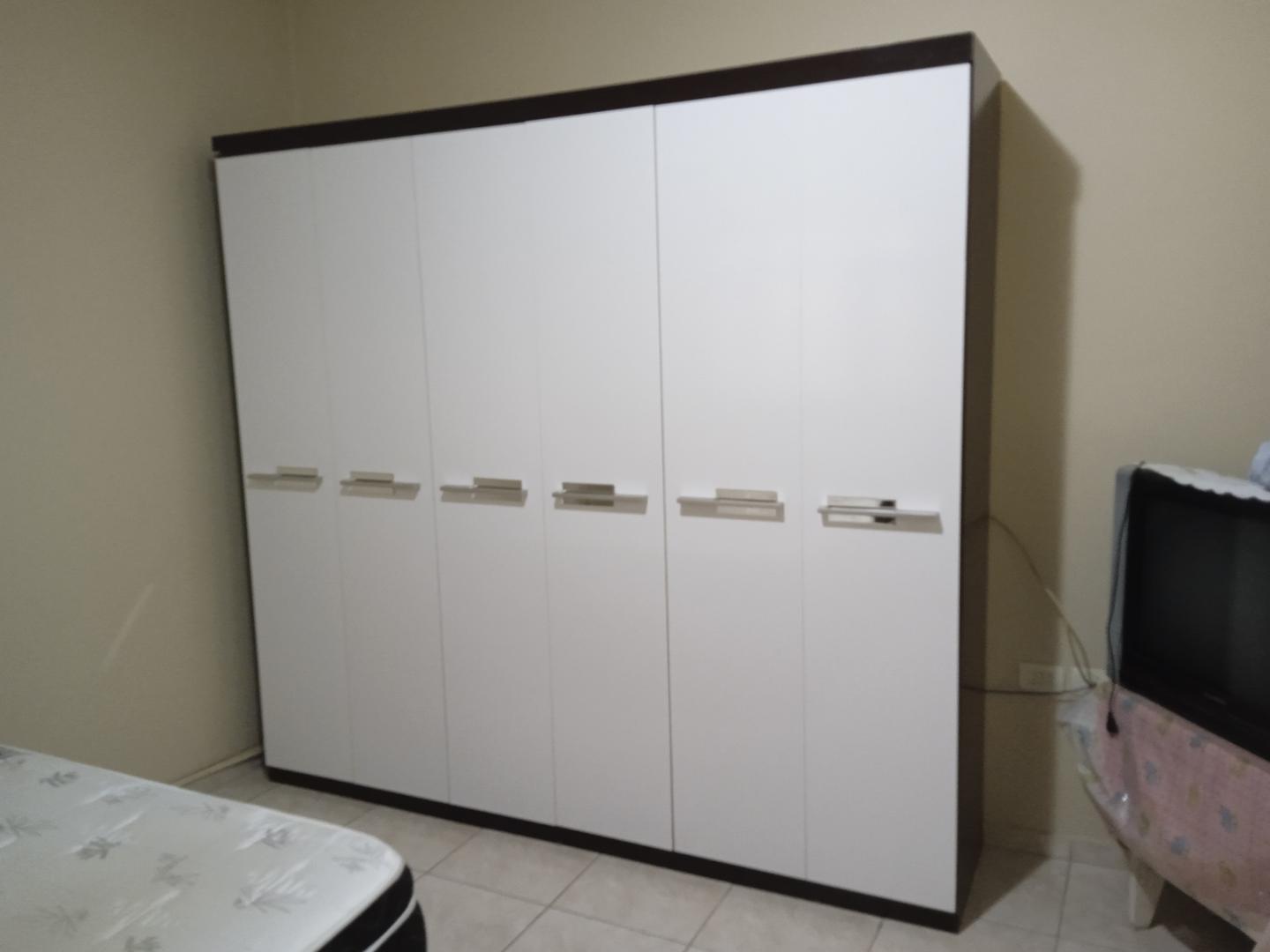 Guarda roupas c/ 6 portas e 3 gavetas em MDF Branco 228 cm x 243 cm x 53 cm