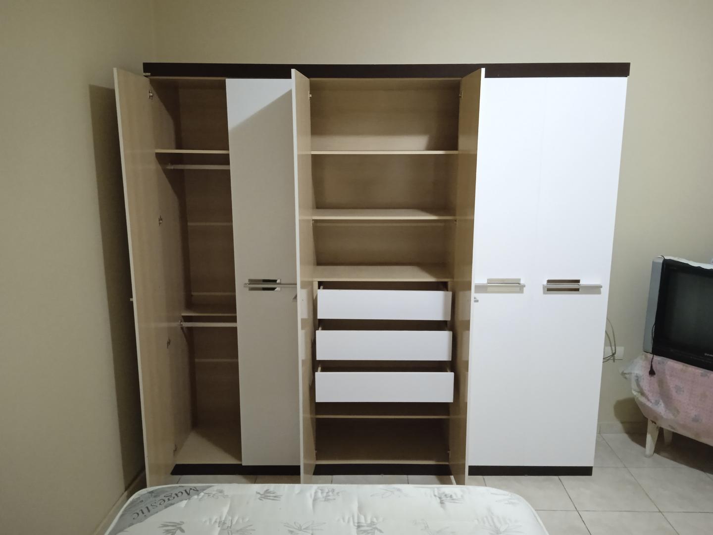 Guarda roupas c/ 6 portas e 3 gavetas em MDF Branco 228 cm x 243 cm x 53 cm