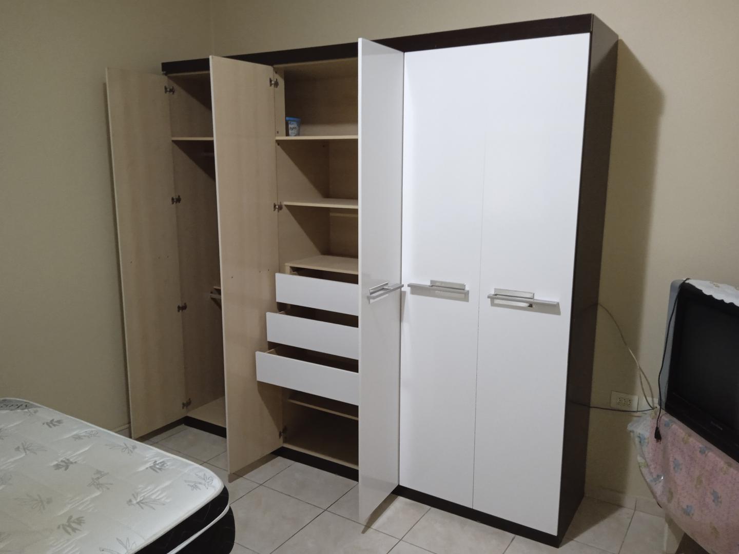 Guarda roupas c/ 6 portas e 3 gavetas em MDF Branco 228 cm x 243 cm x 53 cm