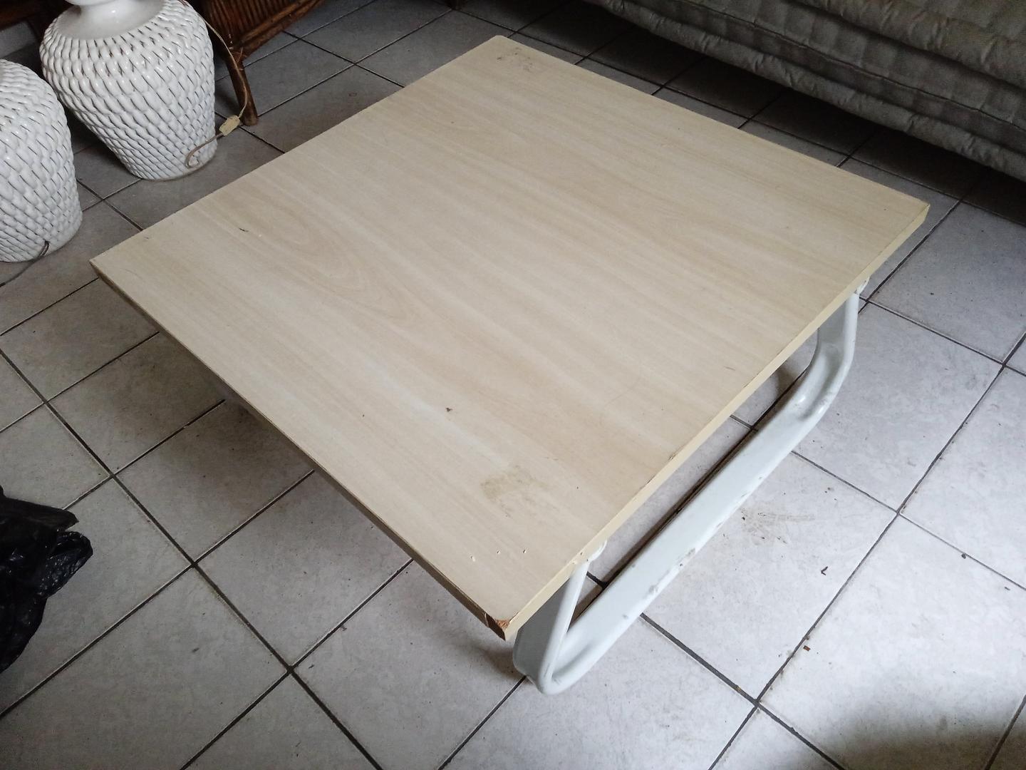 Mesa de centro em Aço / MDF Bege 32 cm x 70 cm x 70 cm