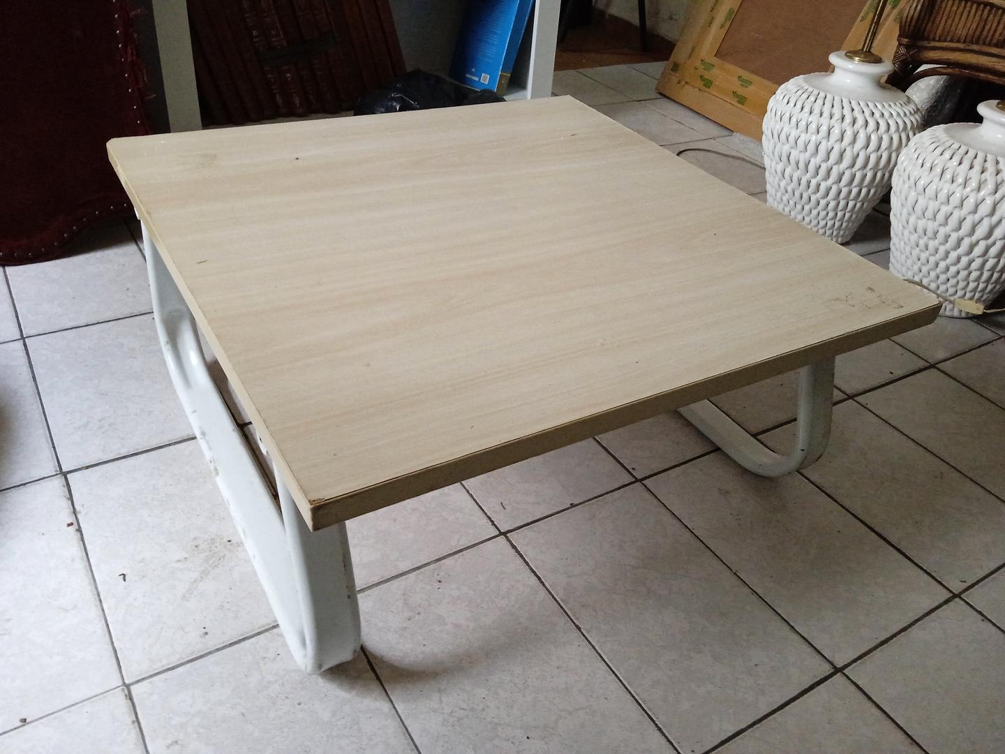 Mesa de centro em Aço / MDF Bege 32 cm x 70 cm x 70 cm