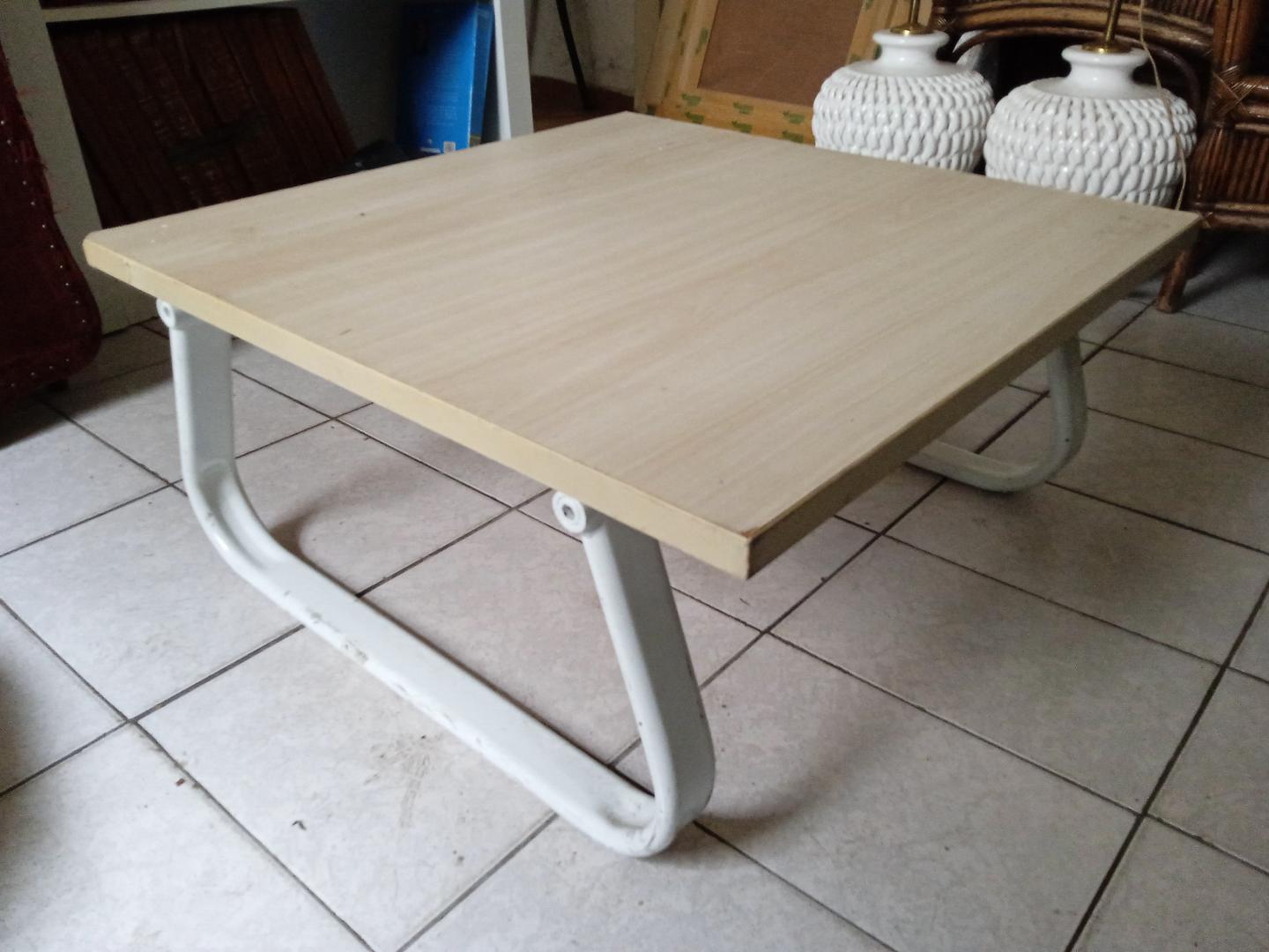 Mesa de centro em Aço / MDF Bege 32 cm x 70 cm x 70 cm