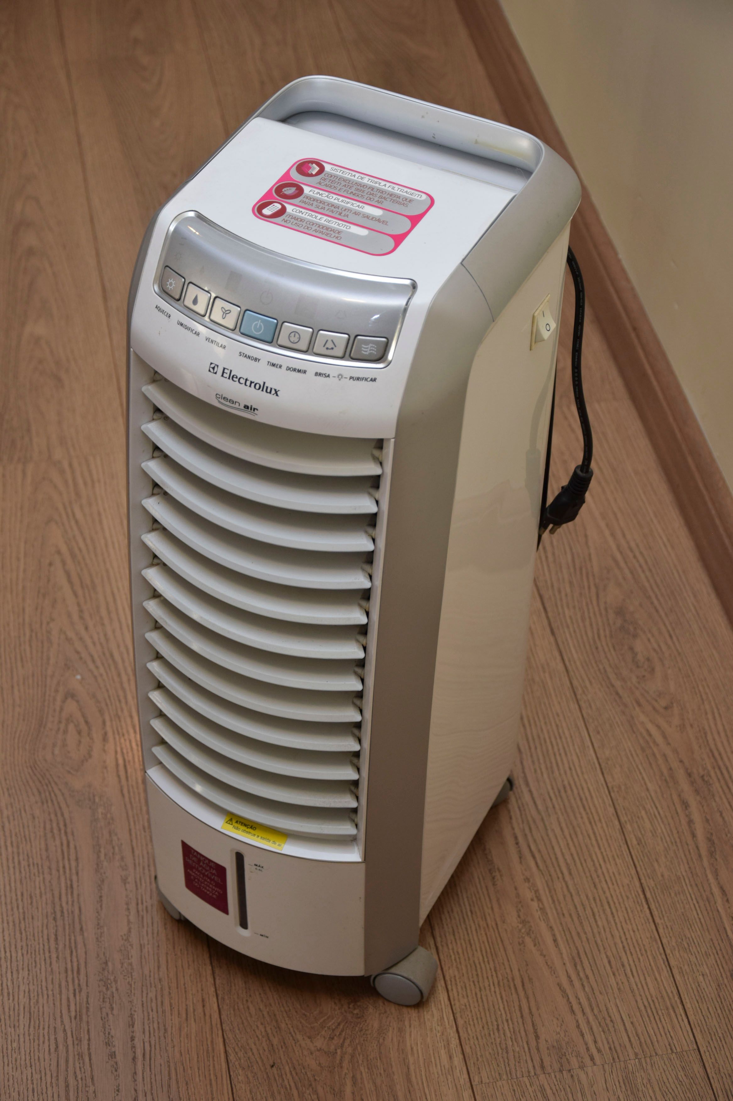 Climatizador de ar Quente/Frio Electrolux Clean Air / CLO7R / 127V em Plástico Branco 68 cm x  25 cm x  30 cm