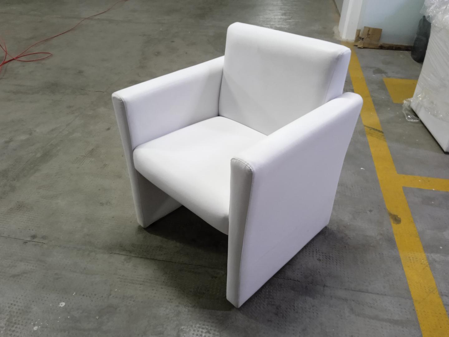 Poltrona fixa estofada c/ braços Leali em Estofado / Tecido Branco 78 cm x 65 cm x 61 cm