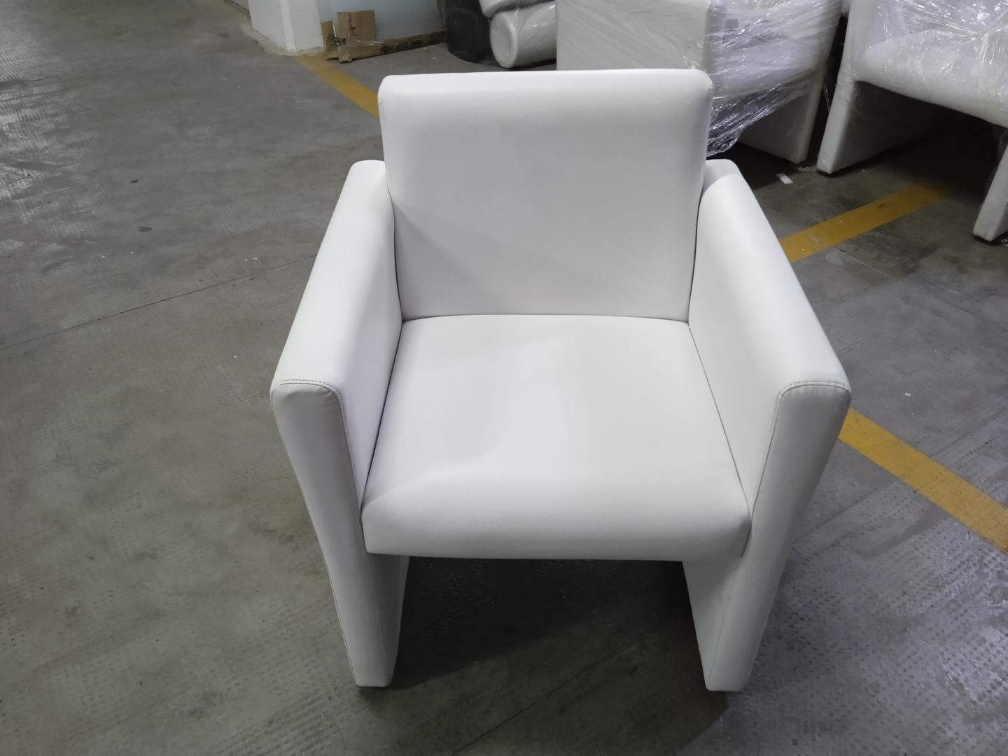 Poltrona fixa estofada c/ braços Leali em Estofado / Tecido Branco 78 cm x 65 cm x 61 cm