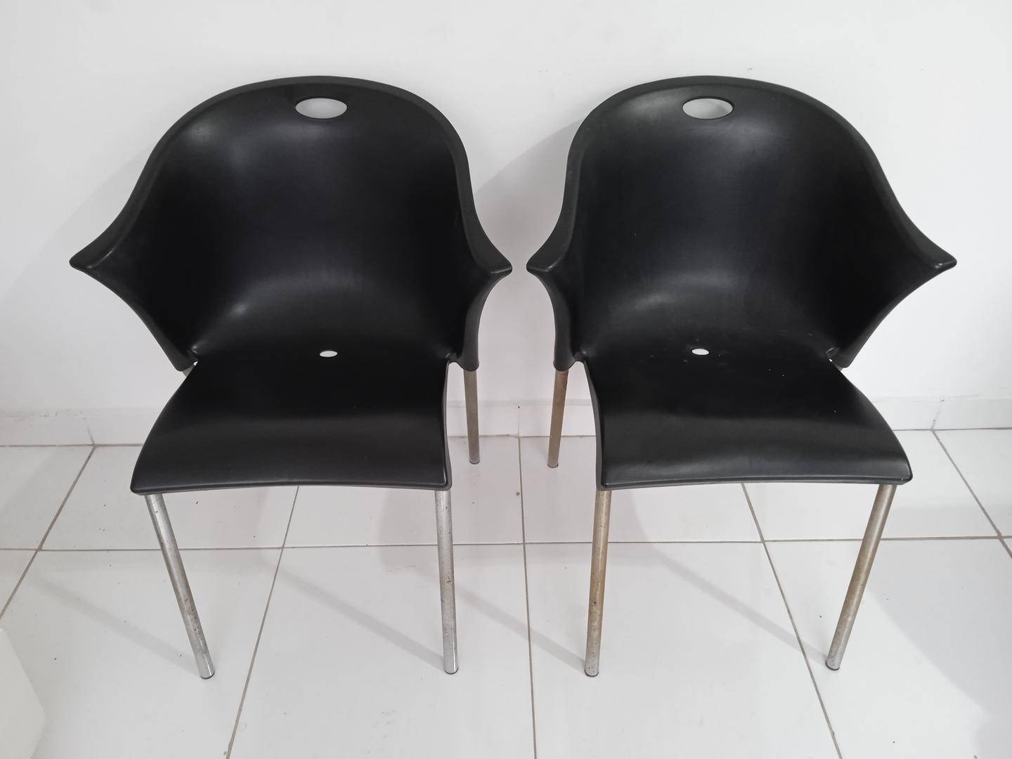 Cadeira fixa em Plástico Preto 77 cm x 60 cm x 54 cm