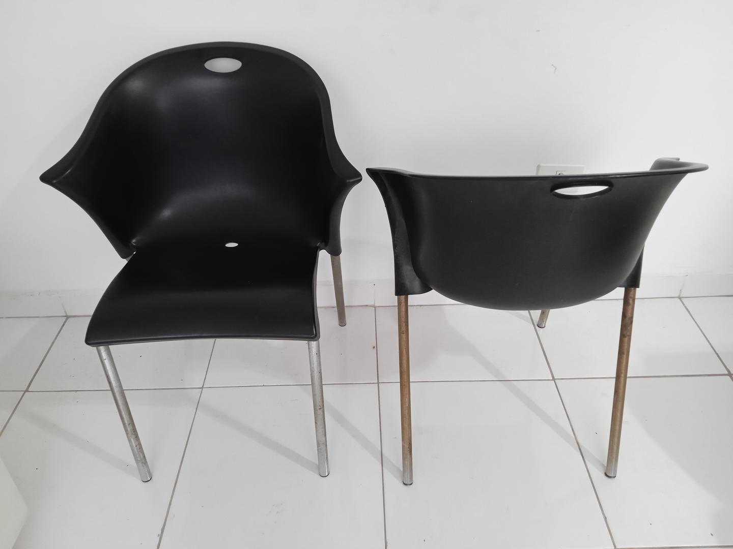 Cadeira fixa em Plástico Preto 77 cm x 60 cm x 54 cm