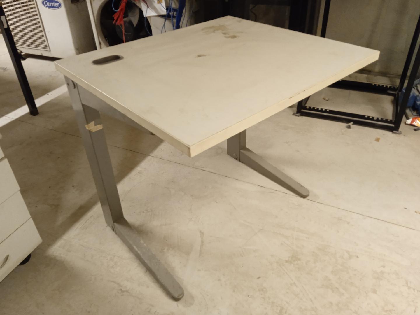 Mesa de Escritório em MDF / Aço Cinza 73 cm x 80 cm x 70 cm