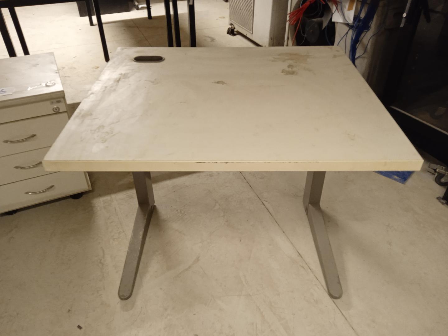 Mesa de Escritório em MDF / Aço Cinza 73 cm x 80 cm x 70 cm