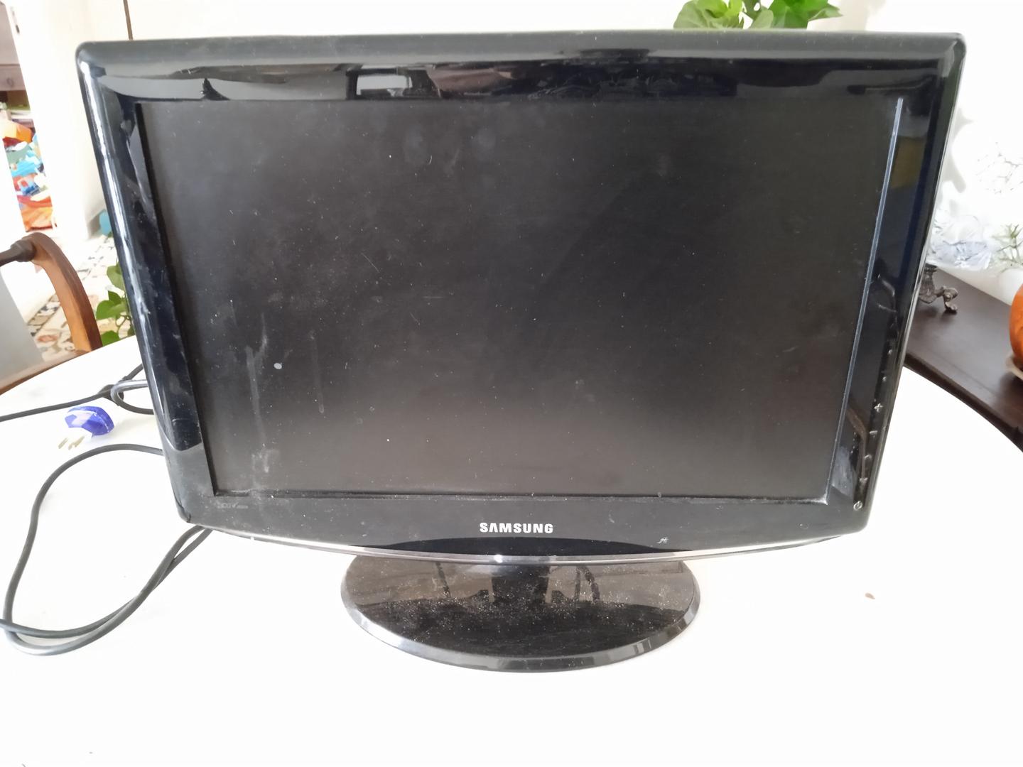 Monitor 19" polegadas Samsung LN19A330J1XZD Preto