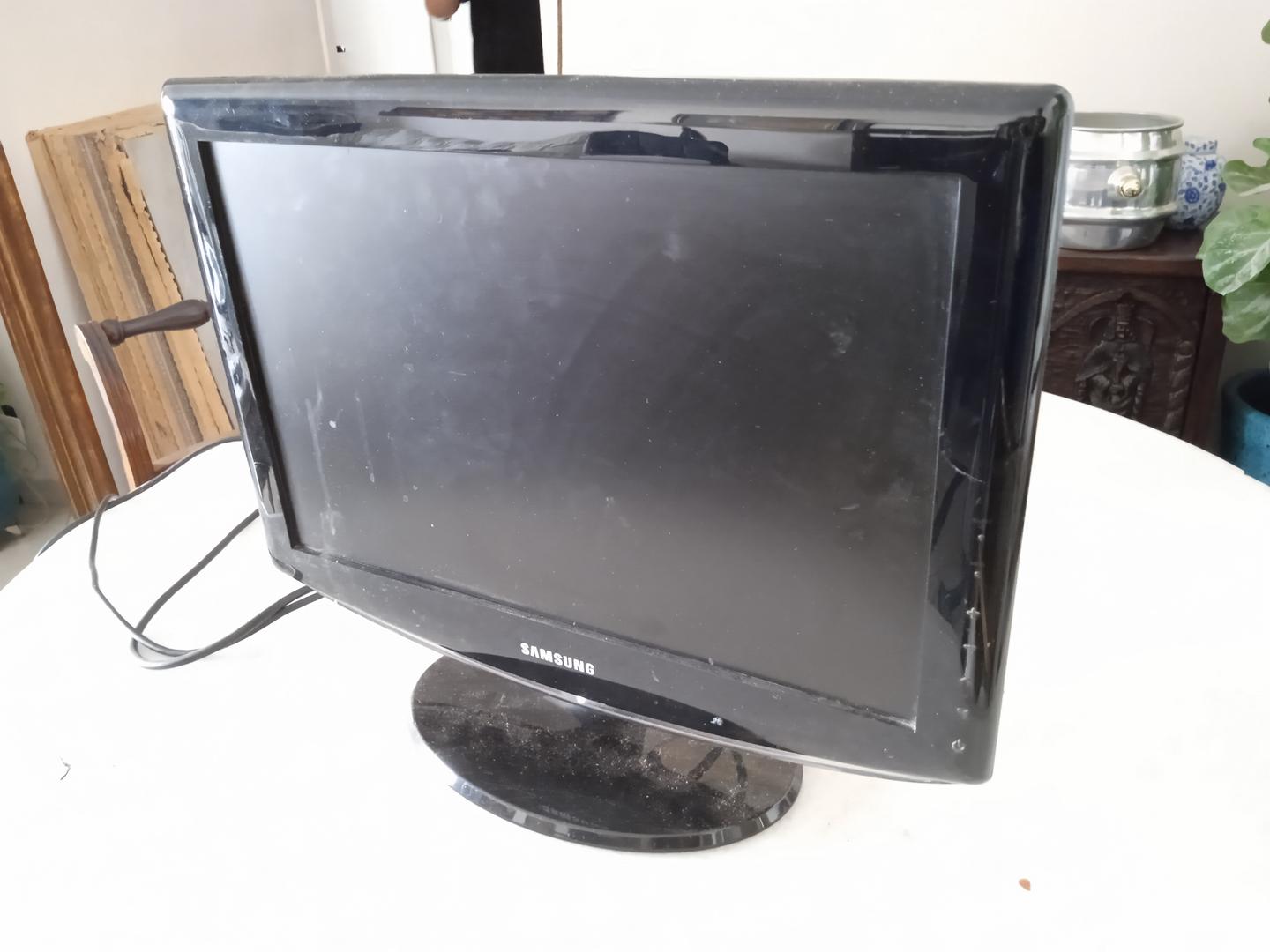 Monitor 19" polegadas Samsung LN19A330J1XZD Preto