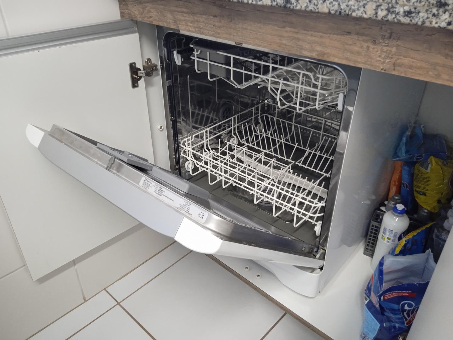 Lava Louças Electrolux 8 Serviços Electrolux LE08B em Metal Branca 60 cm x 56 cm x 52 cm