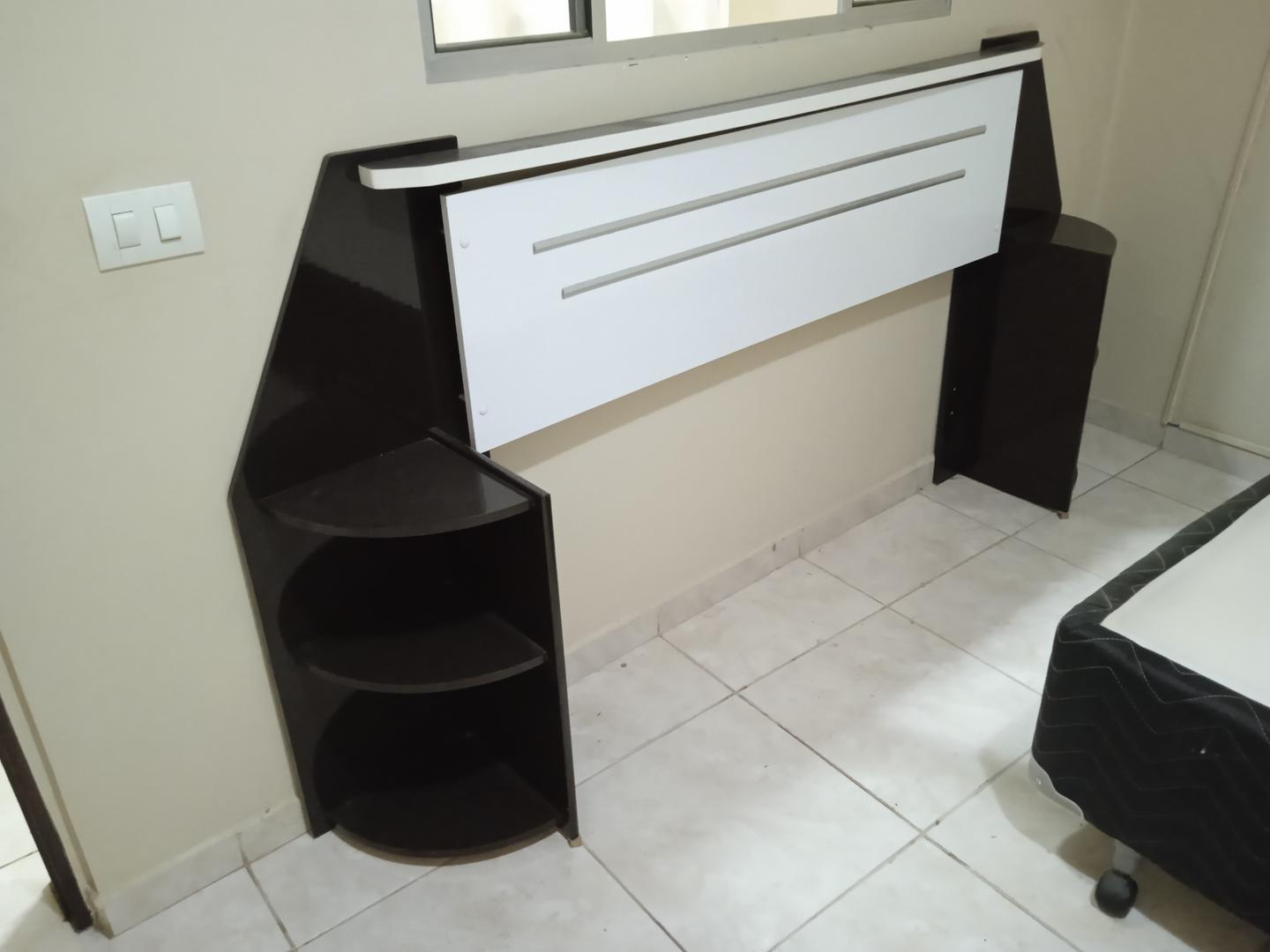 Cabeceira de casal padrão c/ 4 nichos em MDF Branco 105 cm x 215 cm x 32 cm