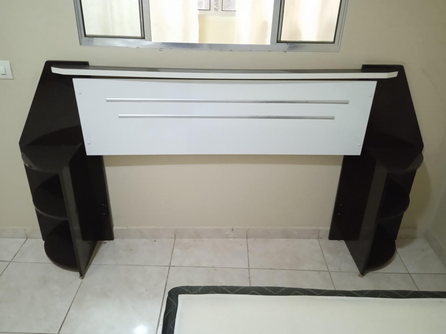 Cabeceira de casal padrão c/ 4 nichos em MDF Branco 105 cm x 215 cm x 32 cm