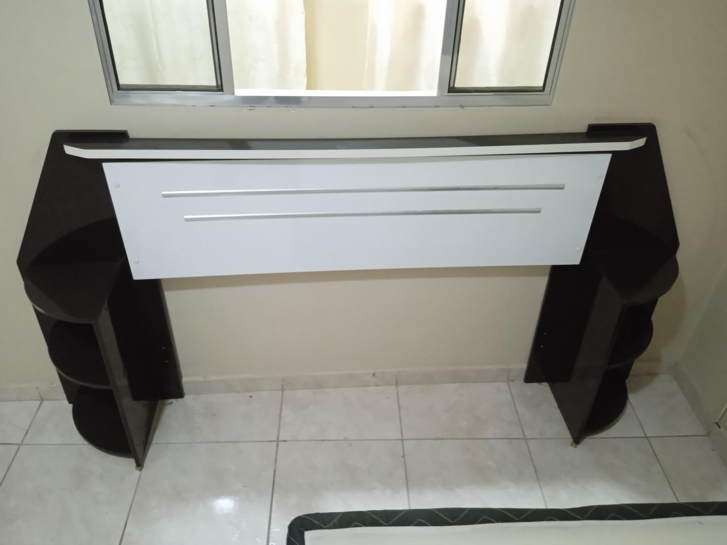 Cabeceira de casal padrão c/ 4 nichos em MDF Branco 105 cm x 215 cm x 32 cm