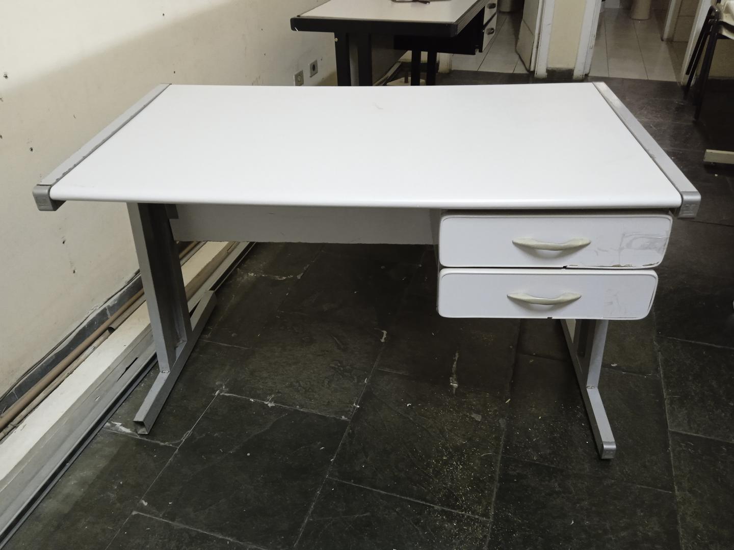 Mesa de Escritório c/ 2 gavetas em MDF Branca 75 cm x 120 cm x 68 cm