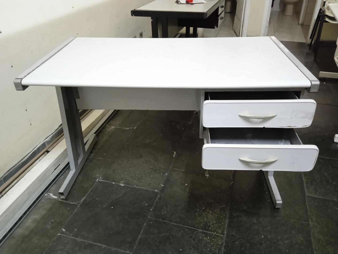 Mesa de Escritório c/ 2 gavetas em MDF Branca 75 cm x 120 cm x 68 cm