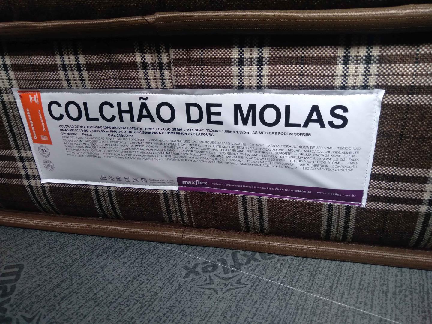 Colchão casal padrão em Molas Ensacadas / Tecido Bege 30 cm x 138 cm x 186 cm