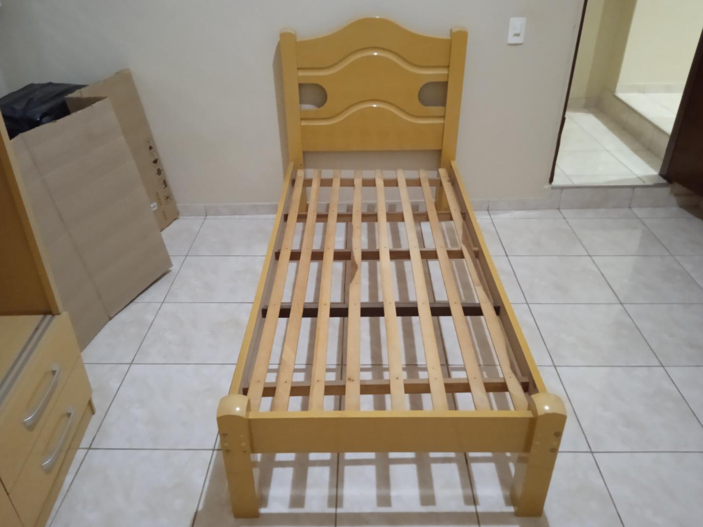 Cama de solteiro em MDF Bege 110 cm x 95 cm x 200 cm