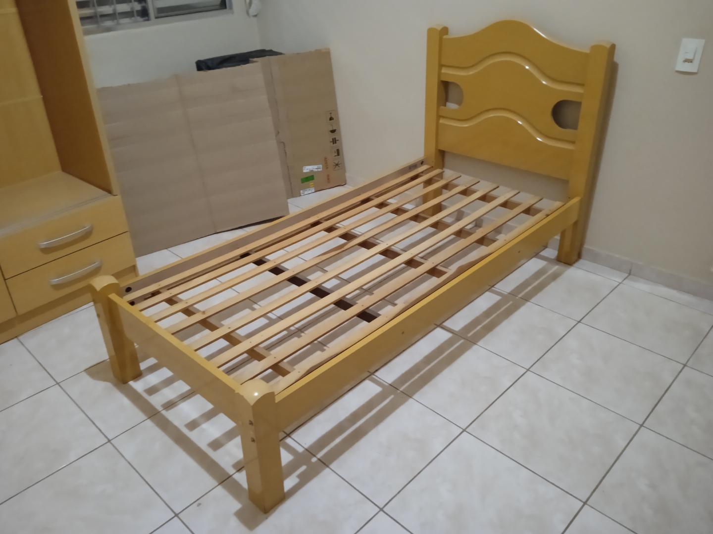 Cama de solteiro em MDF Bege 110 cm x 95 cm x 200 cm