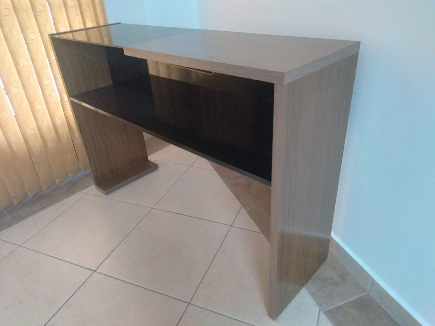 Aparador c/ prateleira  em MDF / Vidro Marrom 81 cm x 120 cm x 36 cm