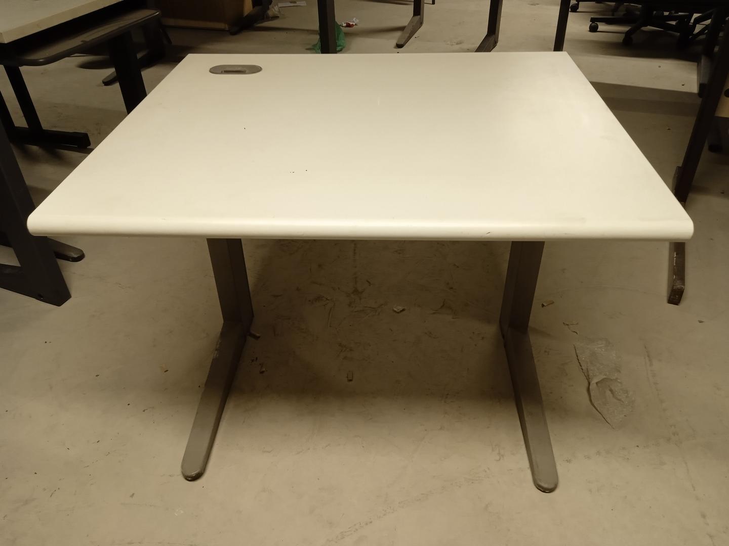 Mesa de Escritório reta em MDF / Aço Bege 73 cm x 80 cm x 70 cm