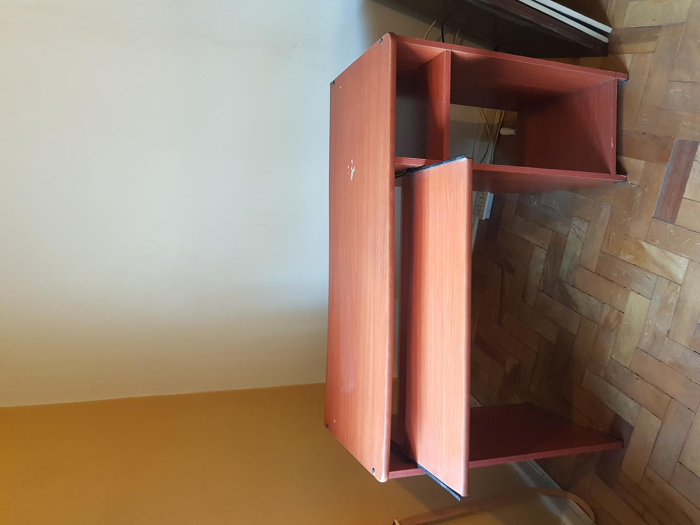 Mesa de computador em MDF Marrom 76 cm x 105 cm x 44 cm