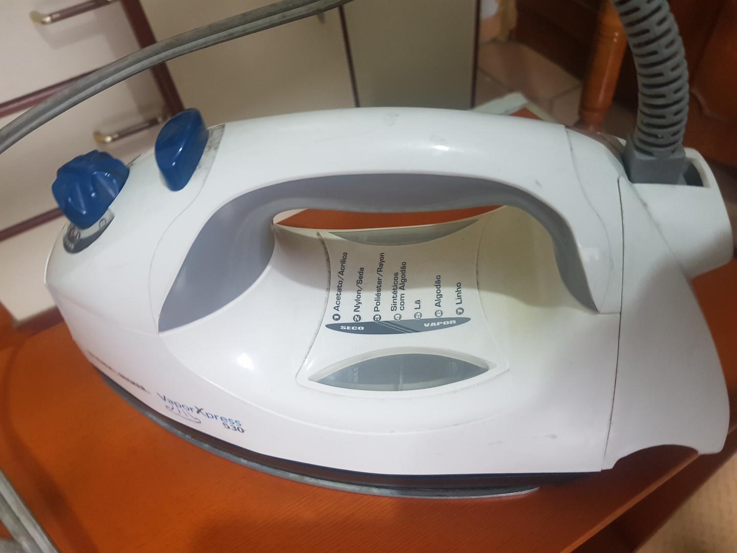 Ferro de passar Black&Decker Vapor xpress 350 em Ferro / Plástico Branco