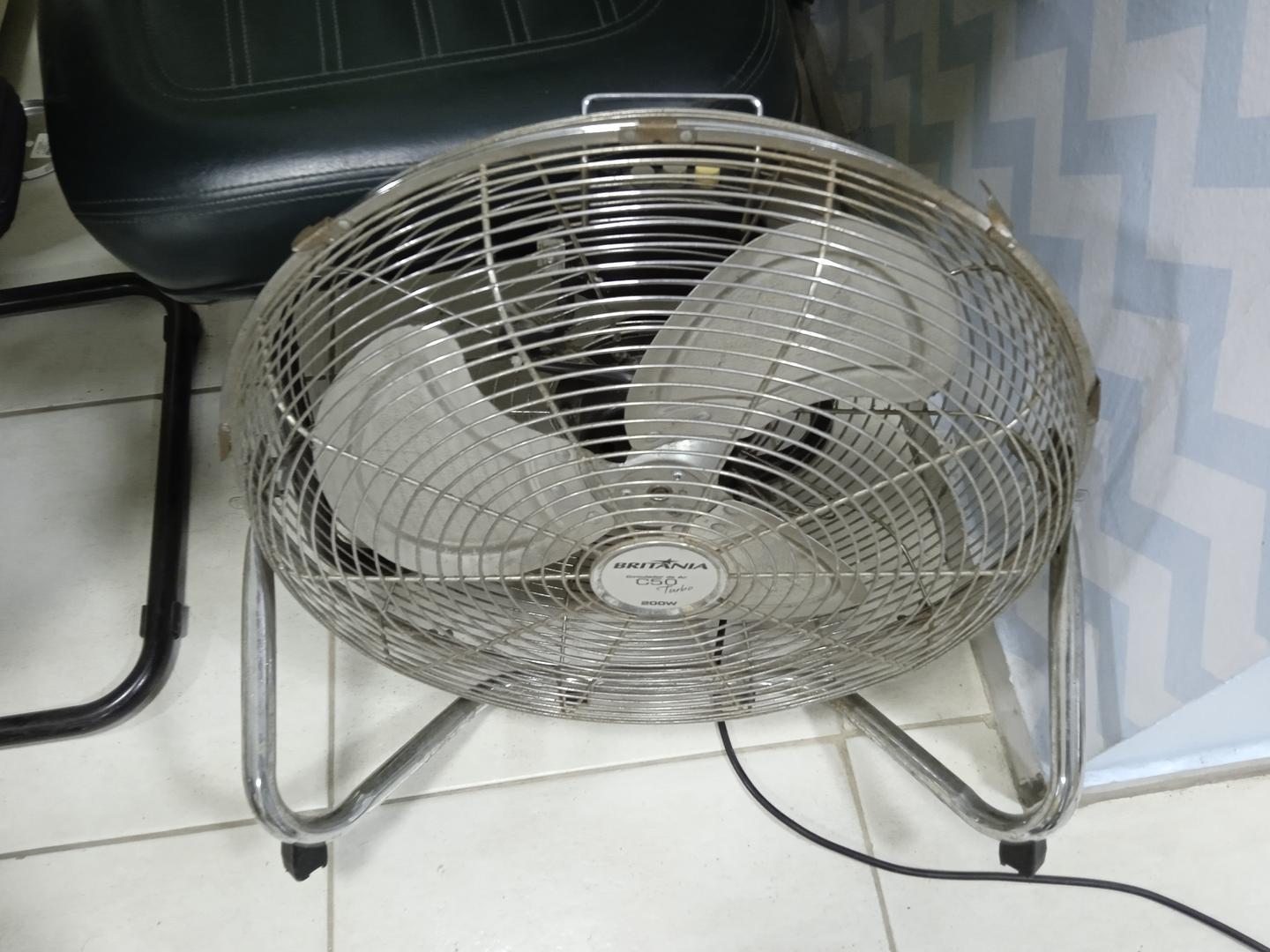 Ventilador Britânia C50 em Metal Cinza 50 cm x 56 cm x 18 cm