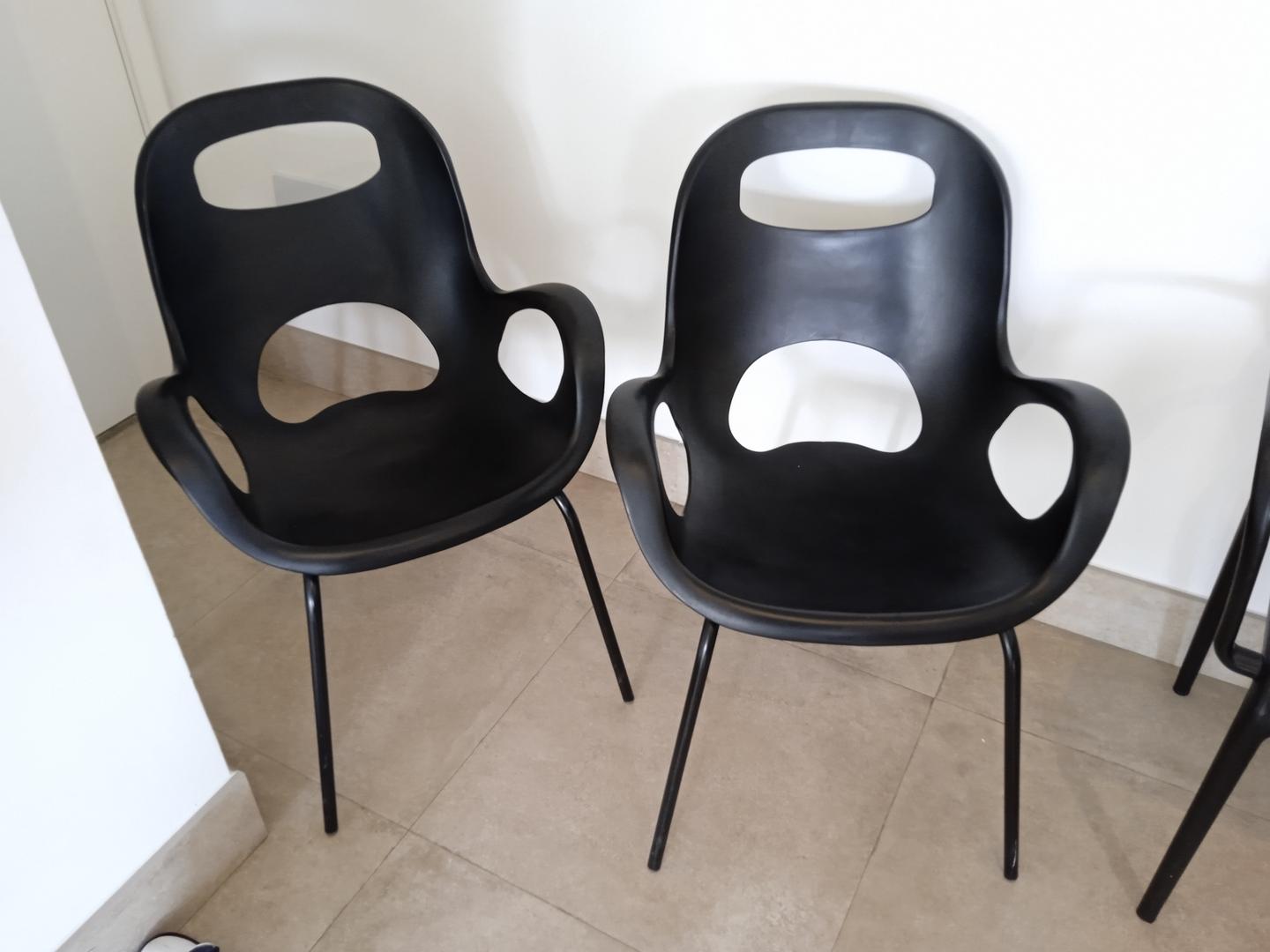 Cadeira fixa c/ braços em Plástico Preto 85 cm x 60 cm x 55 cm