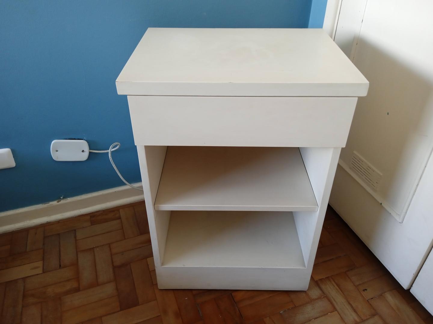 Mesa de Cabeceira C/ 1 Gaveta e 2 Nichos em MDF Branco 70 cm x 50 cm x 40 cm